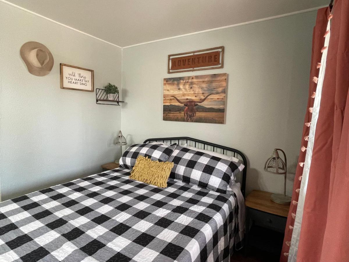 Millz Manor Hotel Fall River Mills Luaran gambar