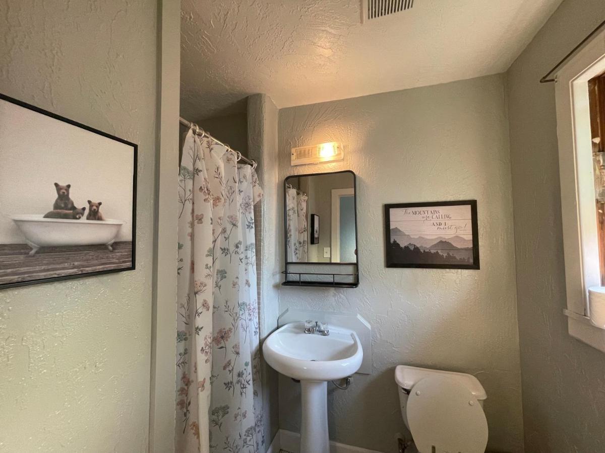 Millz Manor Hotel Fall River Mills Luaran gambar